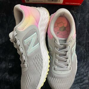 New Balance Gray and Pink Sneakers Modern Design